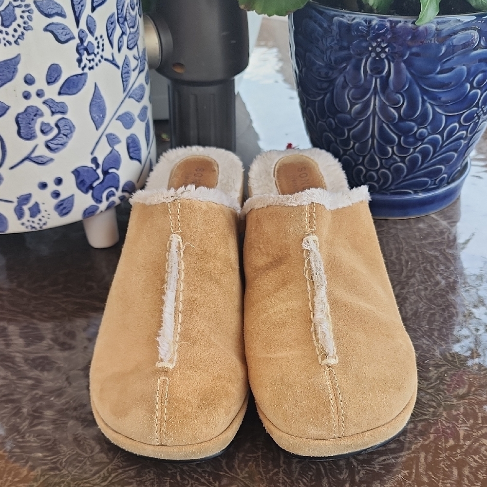 Women's Tan and White Cozy Slip-On Mules